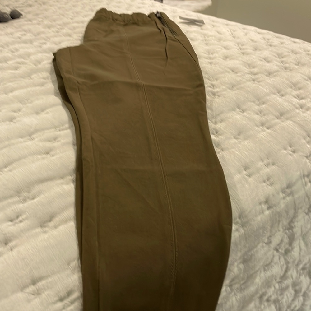 Gap, size 6, olive.